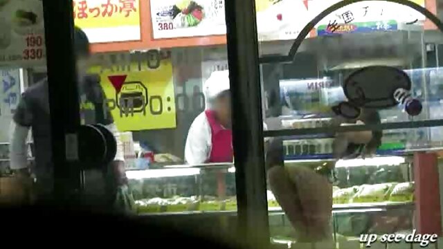 స్వీట్ ప్రెట్టీ జపనీస్ హూ హార్డ్ డిక్‌పై పని చేస్తుంది మరియు దానిని పైకి తెలుగులో సెక్స్ వీడియో కం నడుపుతుంది
